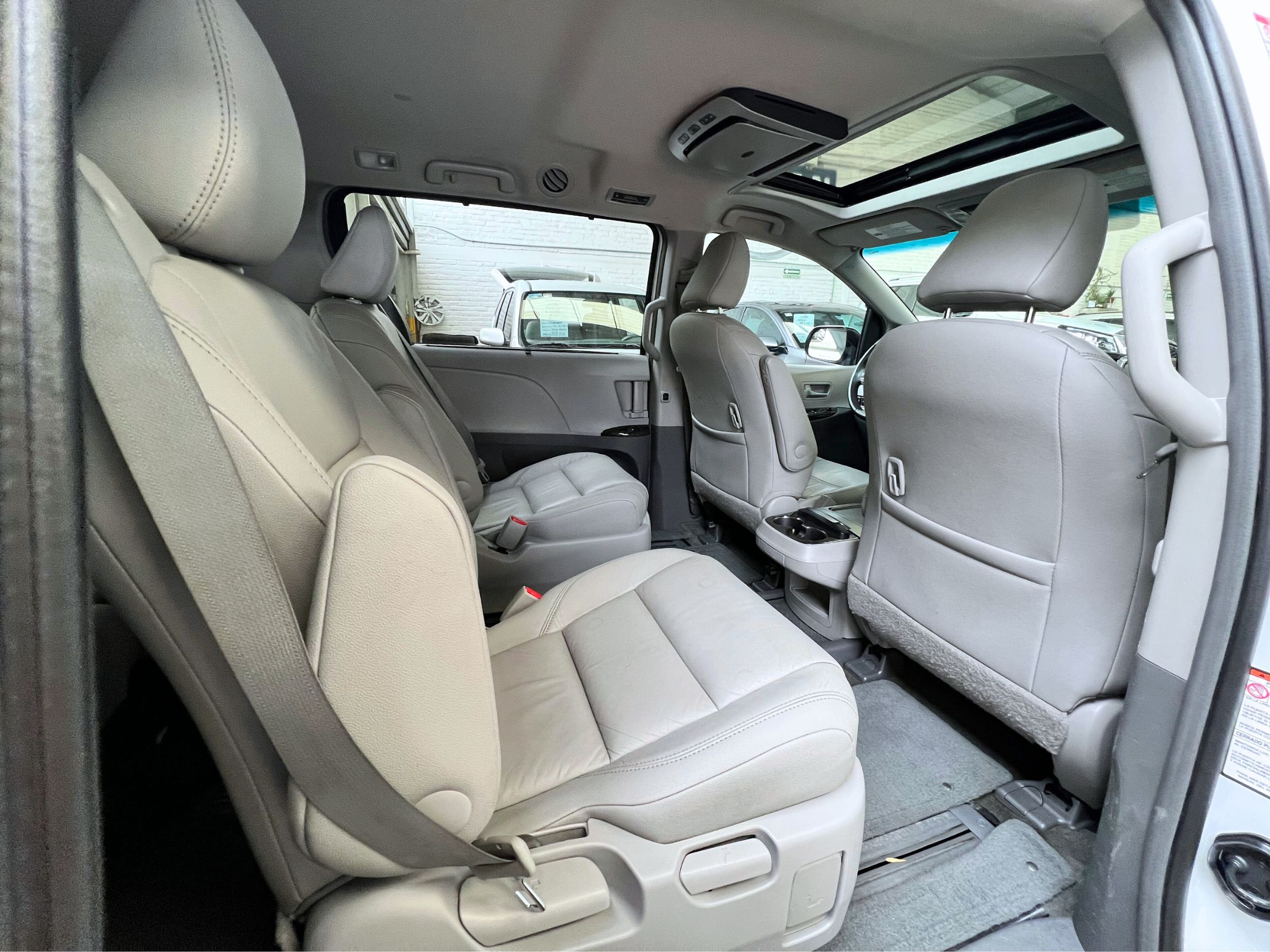 Toyota Sienna XLE 2017
